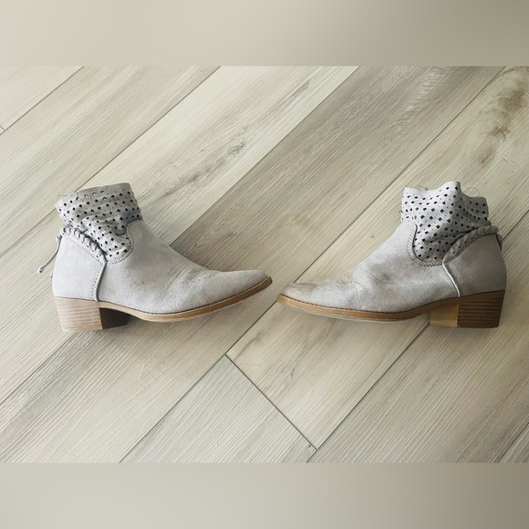 Grey boots - Picture 4 of 4